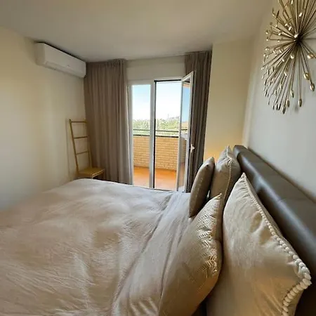 Luxe Zee- En Bergappartement Apartment