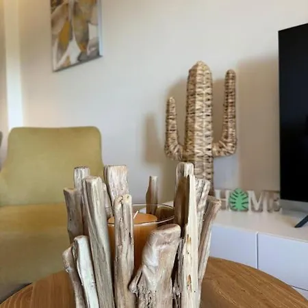 Luxe Zee- En Bergappartement Apartment