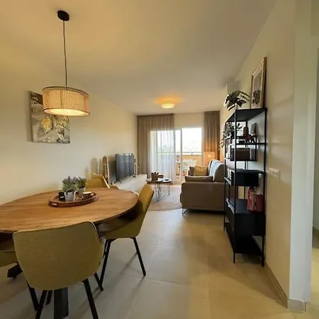 Luxe Zee- En Bergappartement El Faro